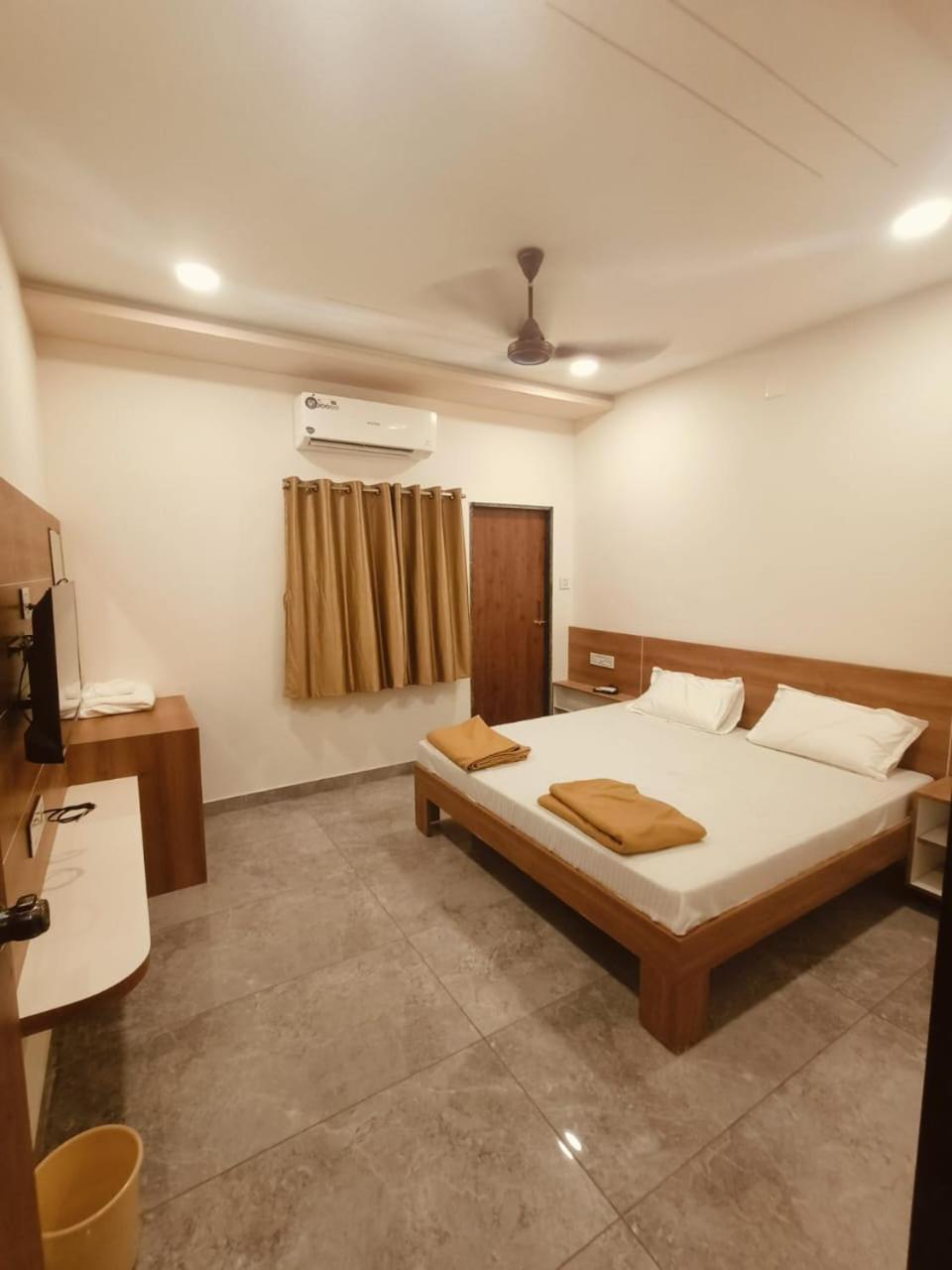 Ayodhya Bhavan - Near Dwarka Railway Station & Shree Dwarkadhish Temple ภายนอก รูปภาพ